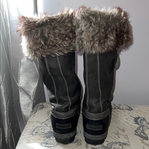 London Fog Black and Gray Winter Boots with Faux Fur - Picture 4 of 14
